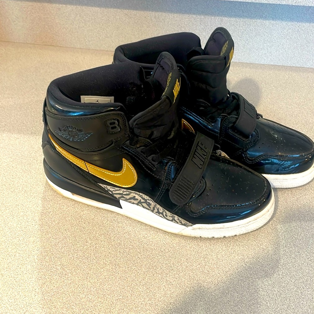 Mike Air Jordan legacy 312 GS size 7Y